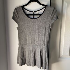 Pieces by Kensie Peplum Zip Back Top - S